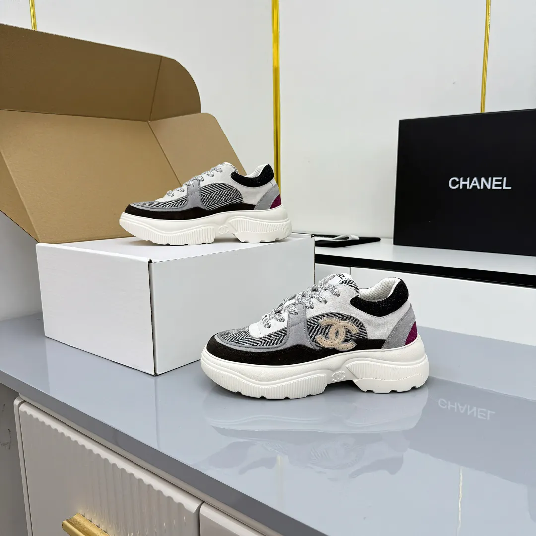 👟👟Ex-factory price 620👟👟 Chanel bread shoes ~ original calfskin panda shoes Chanel 25C latest hot style panda black and white sports shoes casual sneakers Xiaoxiang hot item classic black and white panda color coco girls must pay Fabric: original custom mixed sheepskin lining: original imported breathable mesh lining outsole: Original molded rubber + TPU combination Size: Women's 35-41
